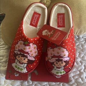 STRAWBERRY SHORTS CAKE SLIPPERS